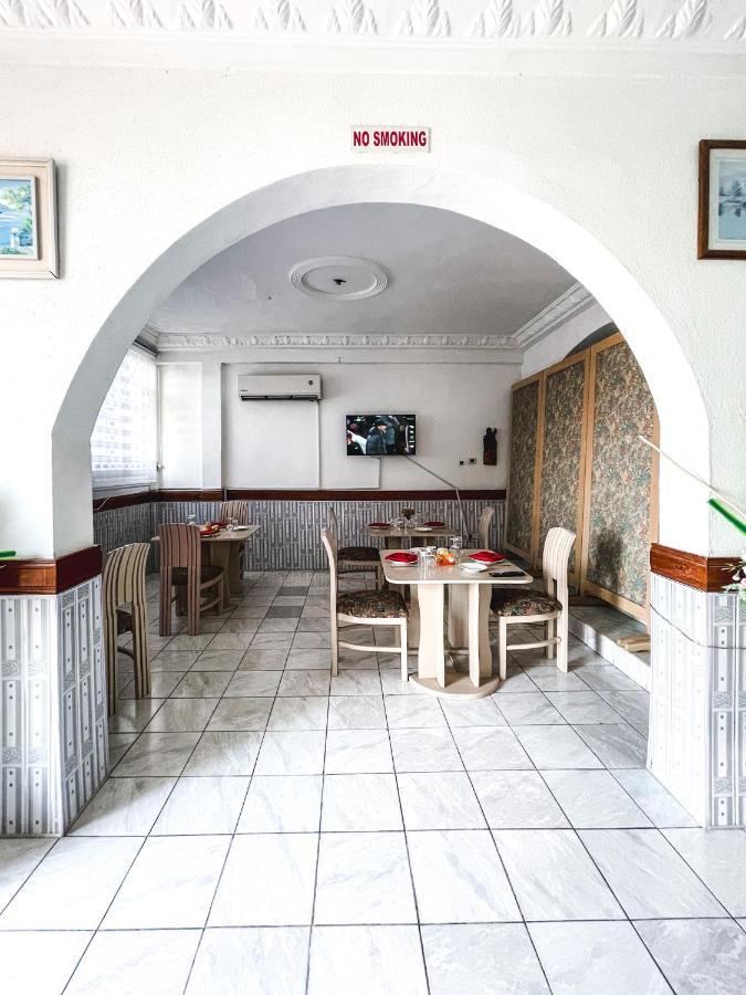 Hill View Hotel Mccarthy Hills Botianaw المظهر الخارجي الصورة