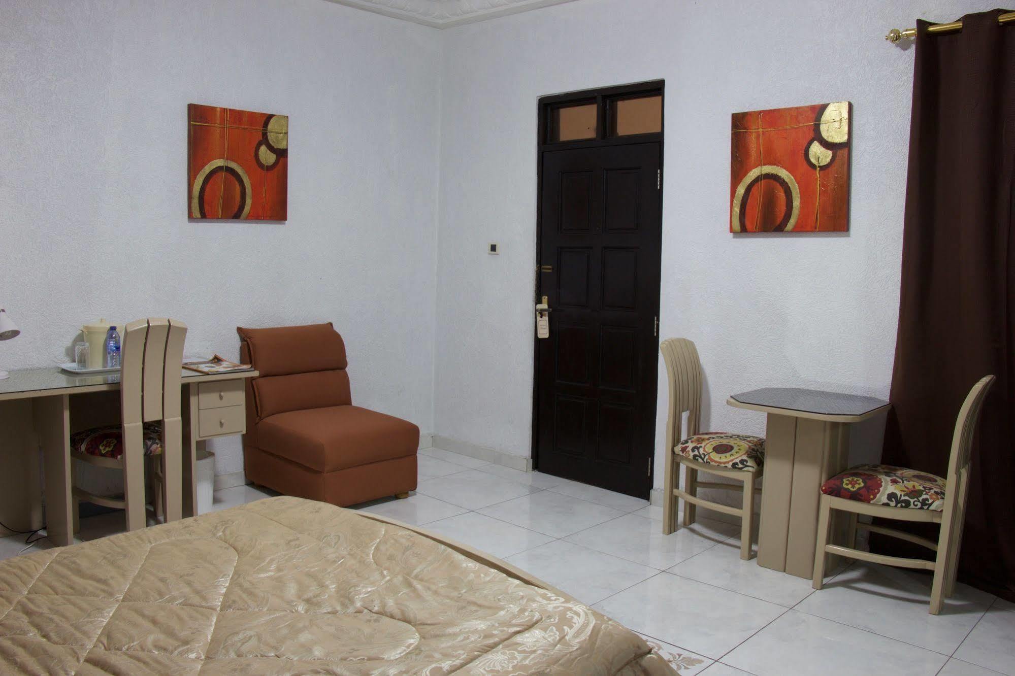 Hill View Hotel Mccarthy Hills Botianaw المظهر الخارجي الصورة