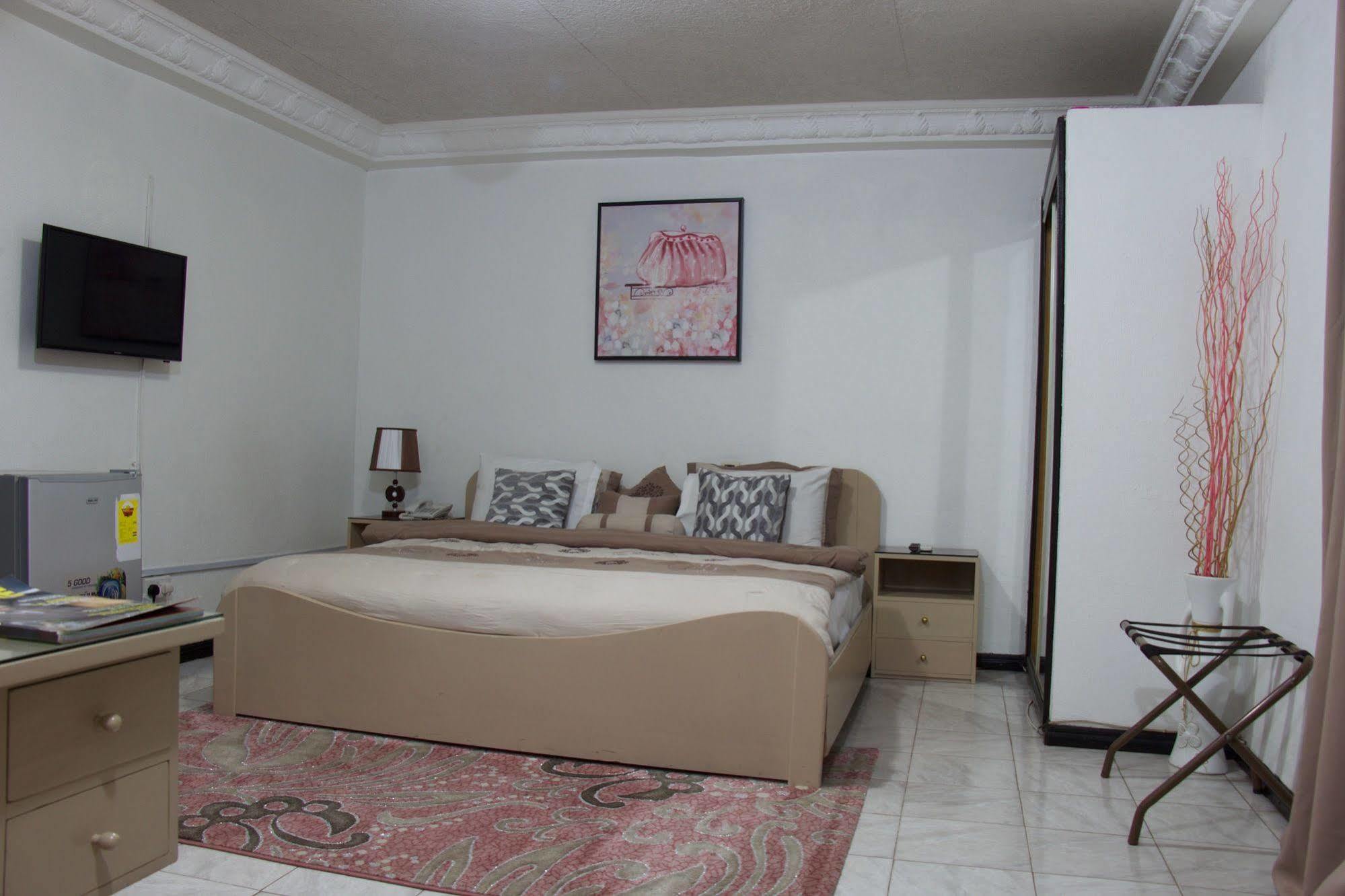 Hill View Hotel Mccarthy Hills Botianaw المظهر الخارجي الصورة