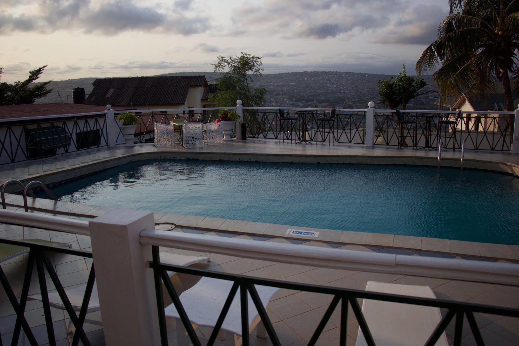 Hill View Hotel Mccarthy Hills Botianaw المظهر الخارجي الصورة